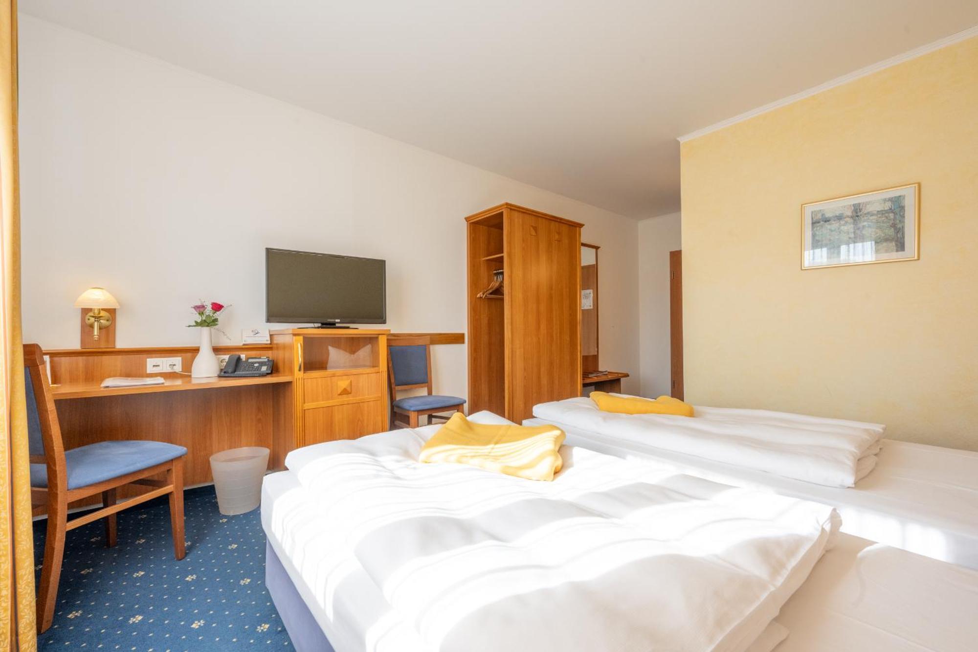Hotel Haslbach Fgz Zeitlarn Exterior photo